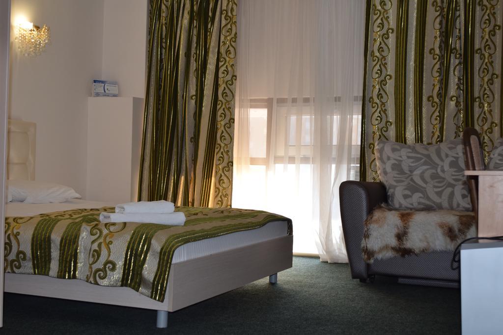 Bayterek Hotel Astana Quarto foto