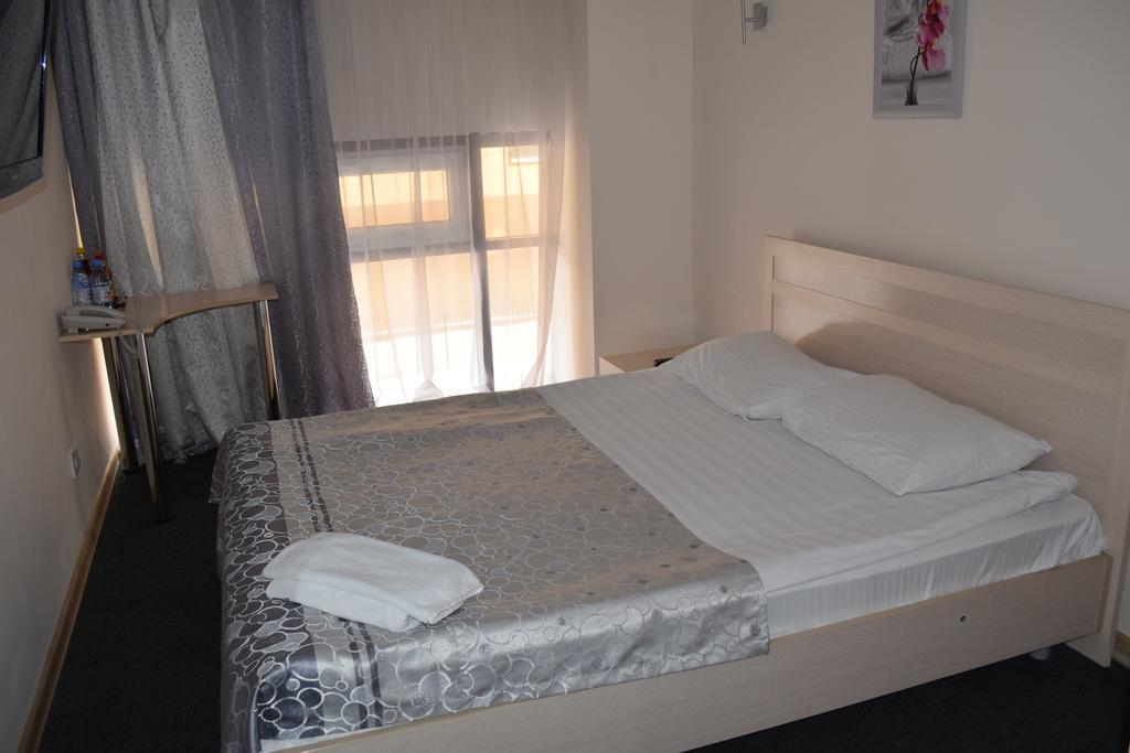 Bayterek Hotel Astana Quarto foto